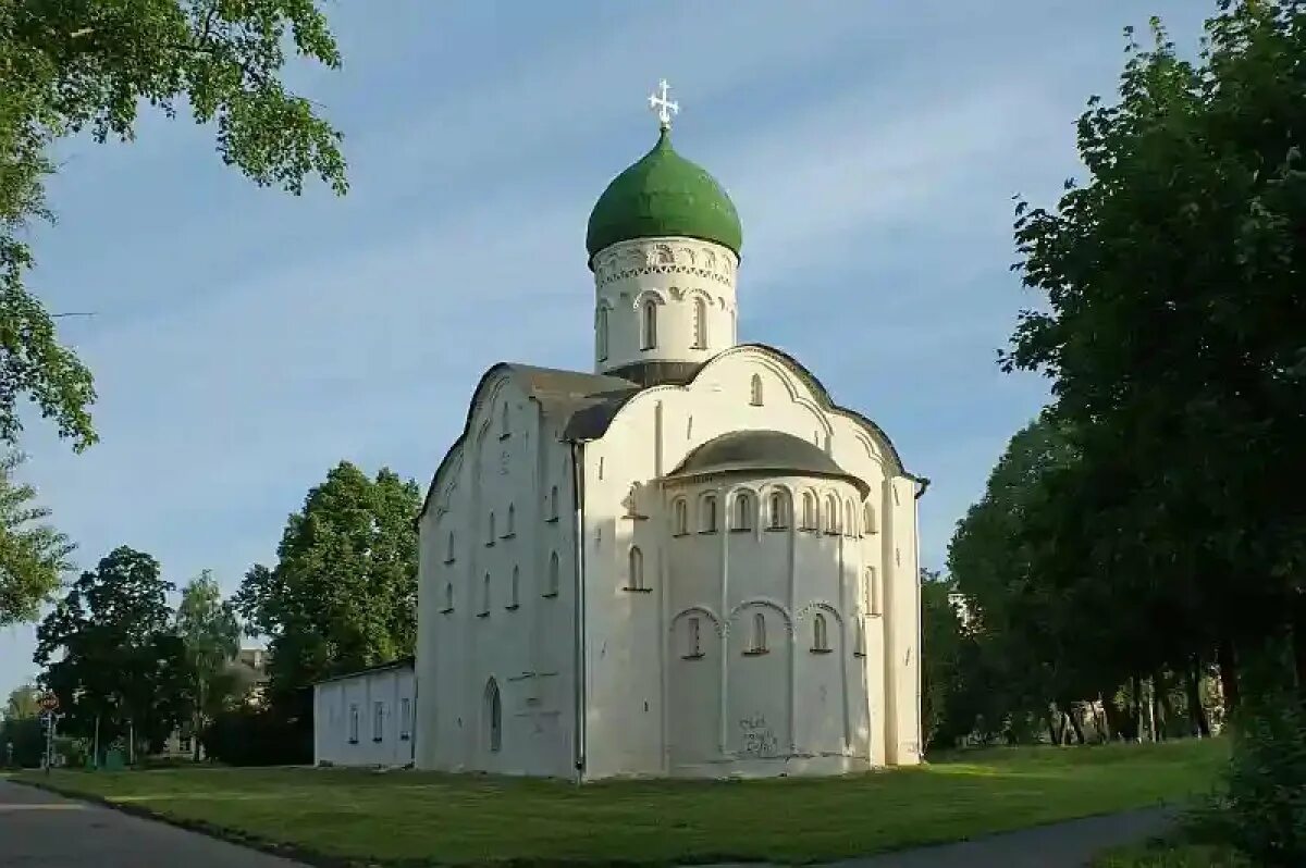 Архитектура 13 14 века. Церковь Федора Стратилата на ручью. Церковь Федора Стратилата Новгород 14 век. Церкви Федора Стратилата на ручью (1360 г.). Церкви Федора Стратилата (1361 год).