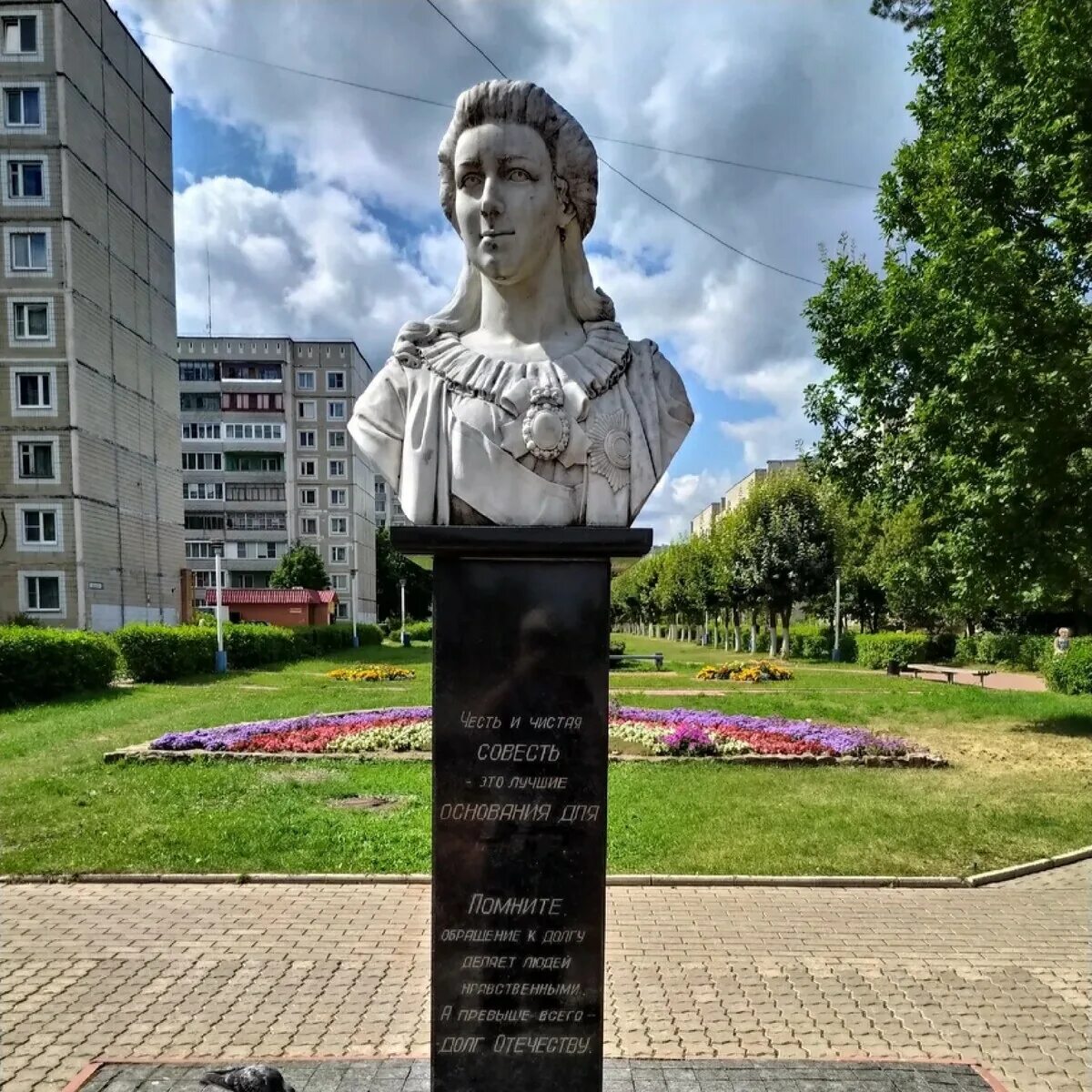 Г жуковский калужской области. Парк Захаркина Кременки. Кремёнки Калужская область. Город Кременки Калужской области. Кремёнки Калужская бюст Дашковой.