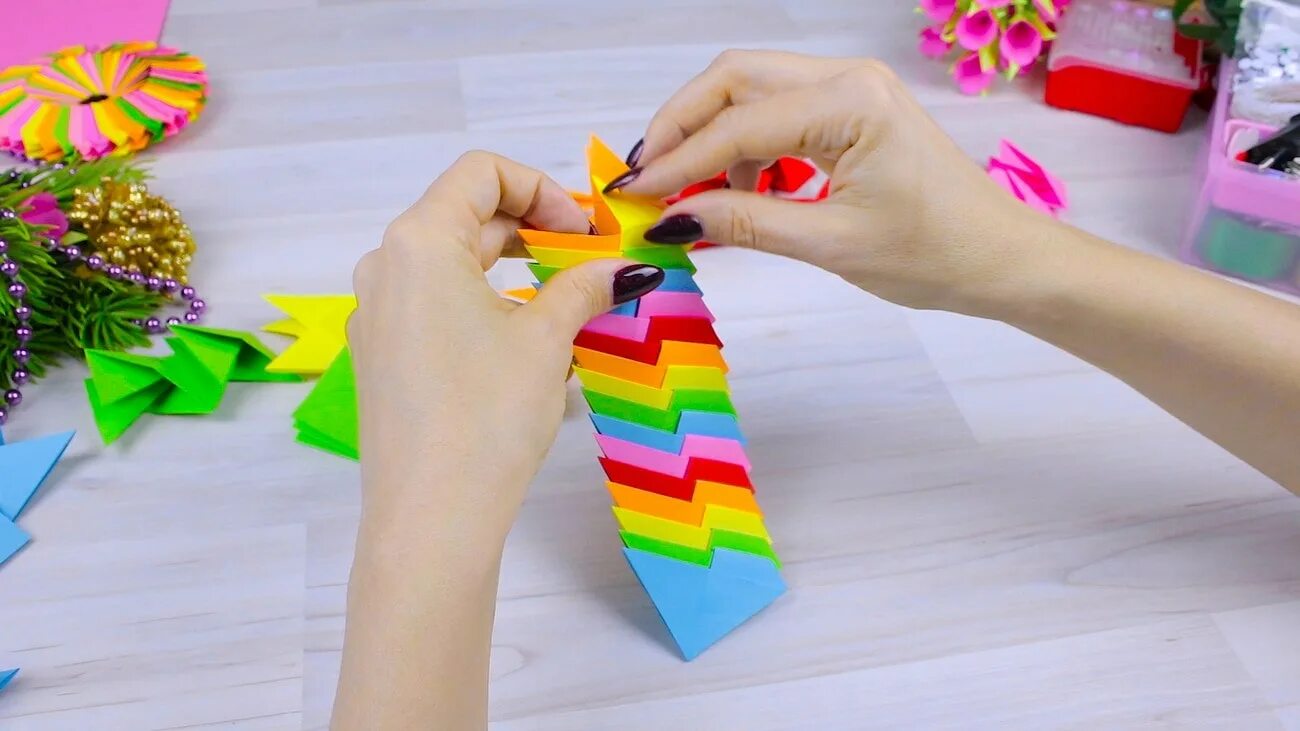 Игрушки из цветной бумаги. Оригами игрушки. Поделки без клея и ножниц. Интересные игрушки из бумаги. Антистресс без клея