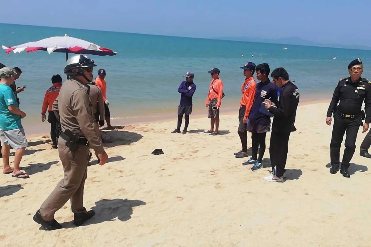 Утонула в таиланде. Полицейский на пляже. Полиция Тайланда. Таиланд полицейский. Полиция Паттайя.