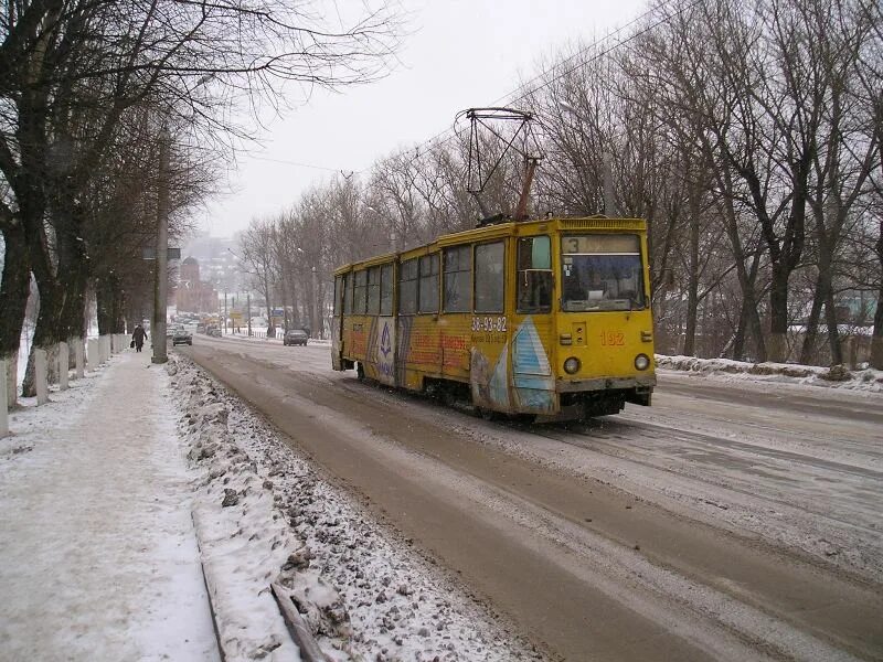 Автобус 3 колодня. Трамвай Смоленск. Фото Смоленска Киселевка 1995. Кинотеатр Локомотив в колодне Смоленске фото.