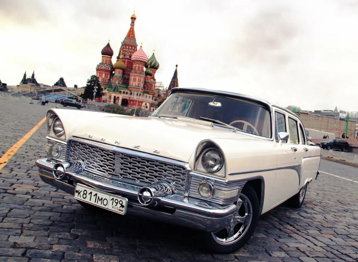 Машины ссср фото. ГАЗ-13 «Чайка». ГАЗ-13 Чайка 1959. «Чайка» ГАЗ-13 (1959-1981). ГАЗ 13 Чайка двухцветная.