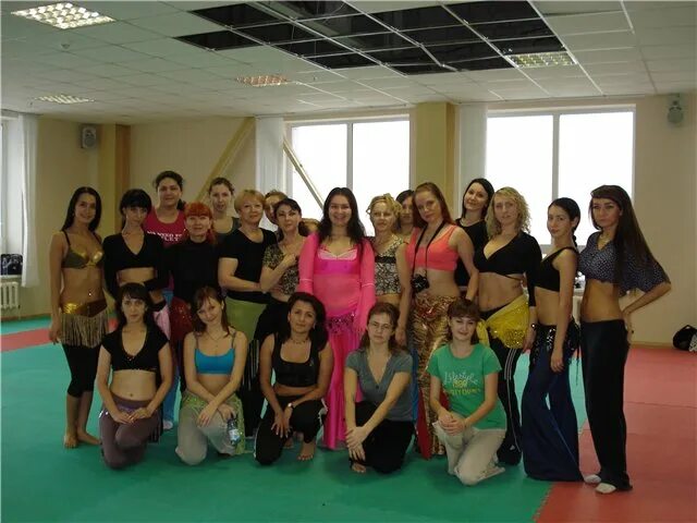 живот школа. живот школа. как убрать обвисший живот. девочка у врача. живот школа.