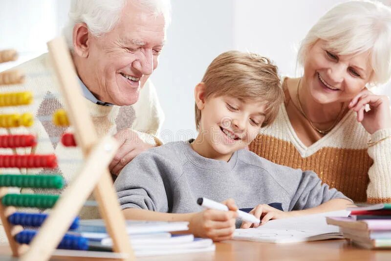 Бабушки делают уроки. Бабушка делает уроки с внуком. Бабушка делает уроки с внуком иллюстрации. Бабушка учит уроки с внуком иллюстрации. Девочка с бабушкой делают уроки.