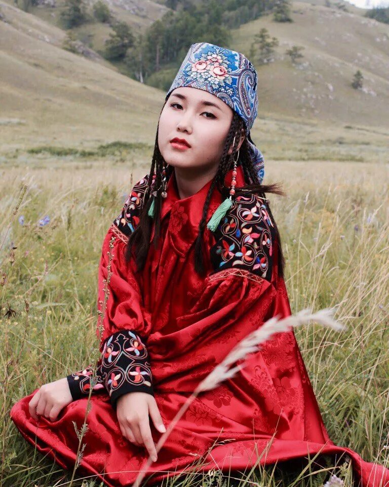 Хакасы какие. Кызыльцы хакасы. хакасы сагайцы. хакасы и татары. хакасы тюрки.