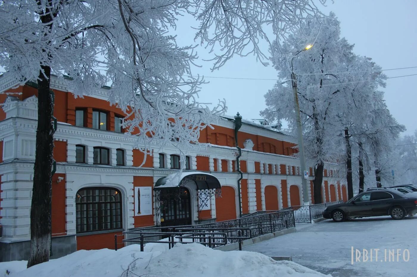 Ирбит зимой. Ирбитский государственный музей изобразительных искусств ирбит. ул. карла маркса, 47 ирбит. музей уральского искусства ирбит. гмии ирбит здание.