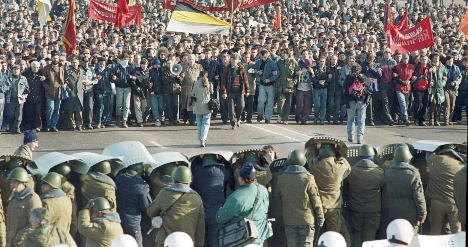 Октябрьский путч 1993. Октябрьский путч 1993 белый дом. Ельцинский путч 1993. События октября 1993 года в Москве сторонники Верховного совета. Советов митинг