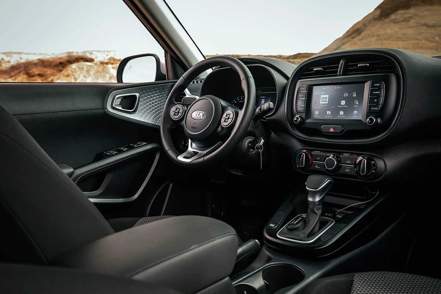 Новый киа соул 2019 салон. Киа соул 2021 салон люкс. Соулу салон. Соулу салон. Kia soul 2021 салон.