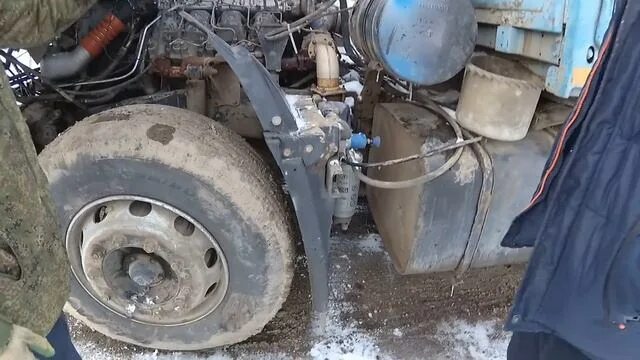 Не качает воздух на камазе. Не качает воздух на камазе. Клапан осушитель воздуха камаз евро 3. Кран подкачки газон некст. Ресивер камаз 4310.