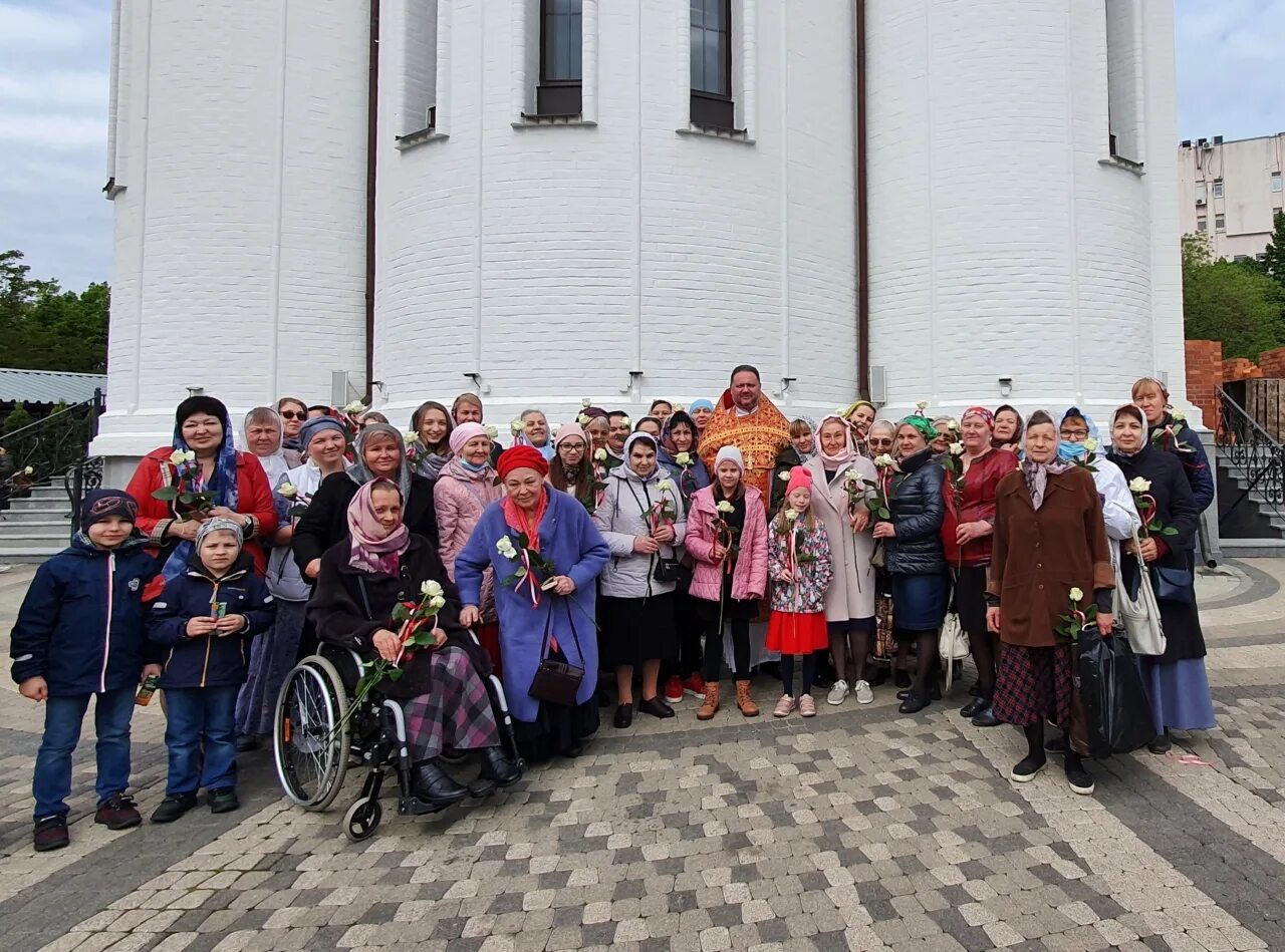 жен мироносиц истра. гусенки храм святых жен мироносиц. храм жен мироносиц великий новгород. храм жен мироносиц в истре. жен мироносиц истра.