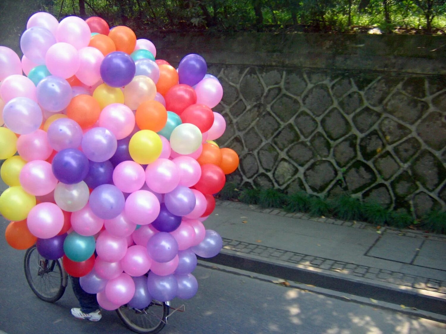 Соревнования шаров. Конкурс воздушных шаров. Конкурсы с шариками. Конкурсы с шариками пластмассовыми. Конкурс с шариками воздушными.