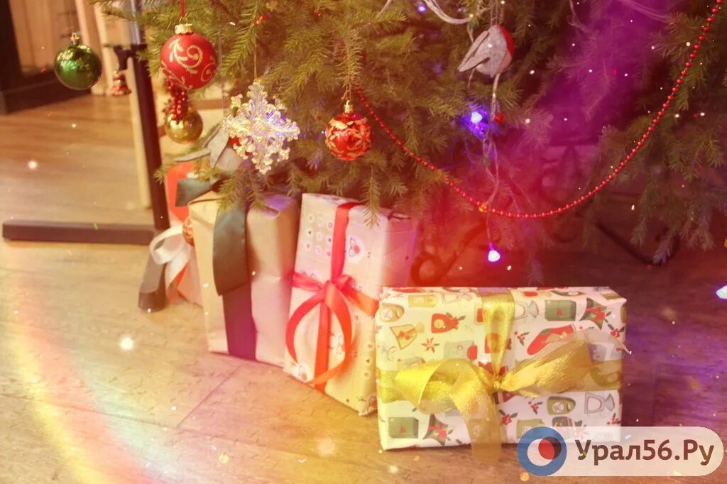 Подарки девочке подростку на новый год. Подарочек для подростка на нг. Поаркиновогоднии для подростков. Подарки девочке подростку на новый год. Новогодние подарки.