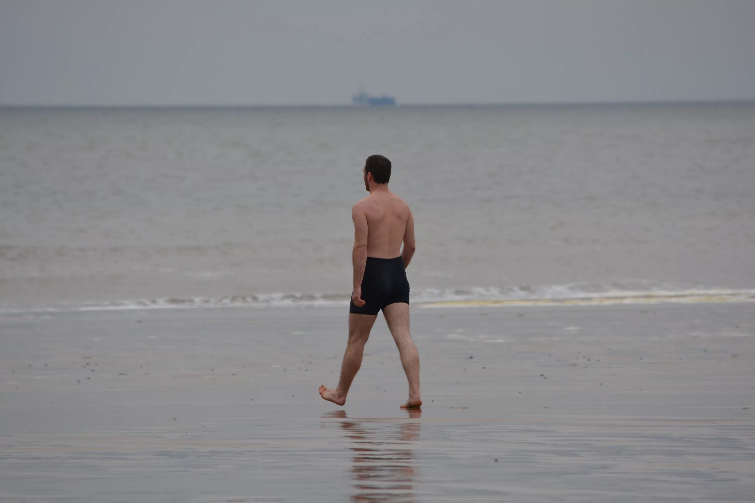 Мужчина на карибах. Мужики на море видео. Мужчина на море. Парень на море. Мужчина на море.