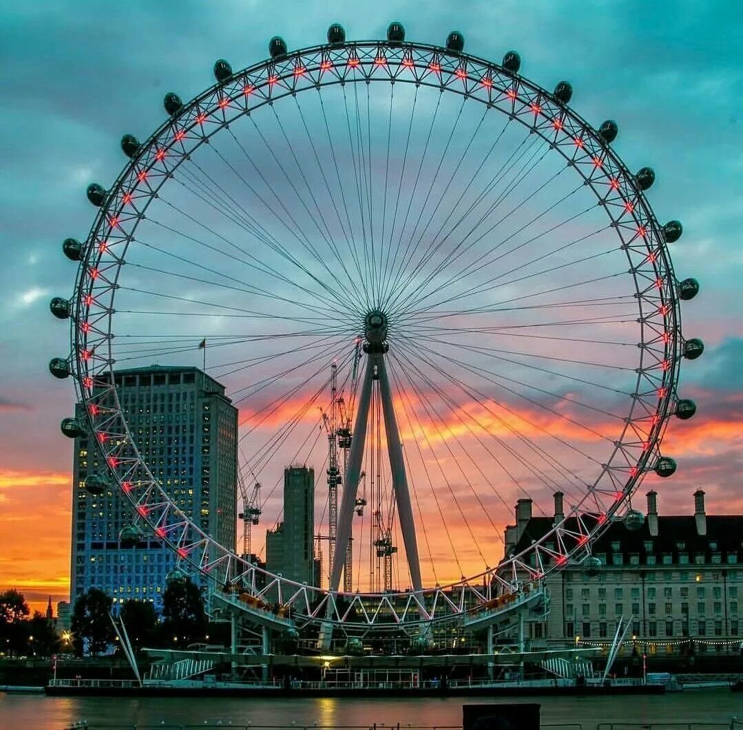 One of the london s. Колесо обозрения "Лондонский глаз" (London Eye). Око Лондона колесо обозрения. Великобритания колесо обозрения London Eye. Колесо обозрения глаз Балтики.