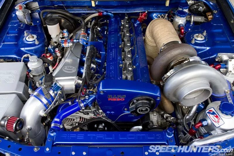 Двигатель ниссан скайлайн 34. Мотор скайлайн r34. Nissan skyline r34 двигатель. Моторы ниссан скайлайн. Скайлайн r34 под капотом.