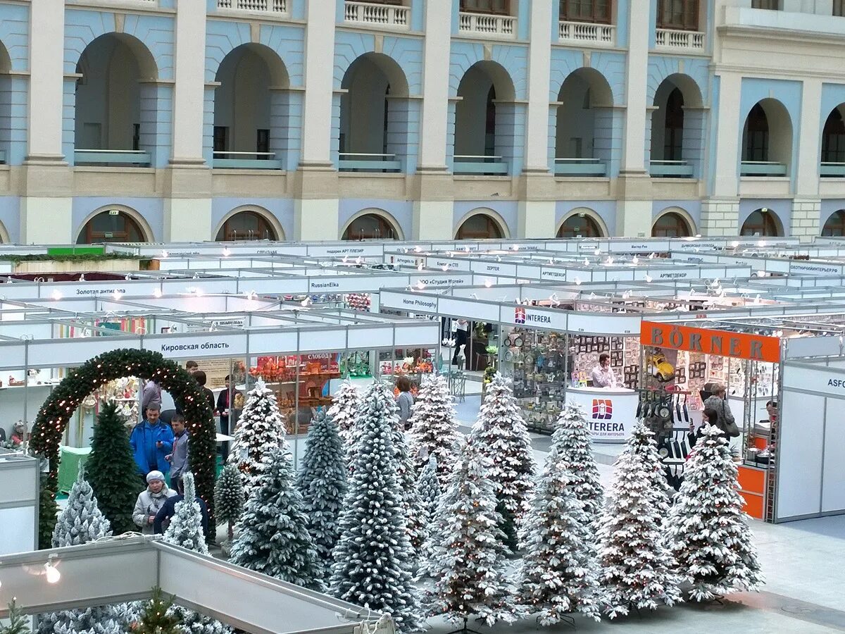 Площадь революции Гостиный двор. Амфитеатр Гостиный двор Москва. Гостиный двор Ильинка. ТЦ Гостиный двор Москва. Комплекс гостиный двор