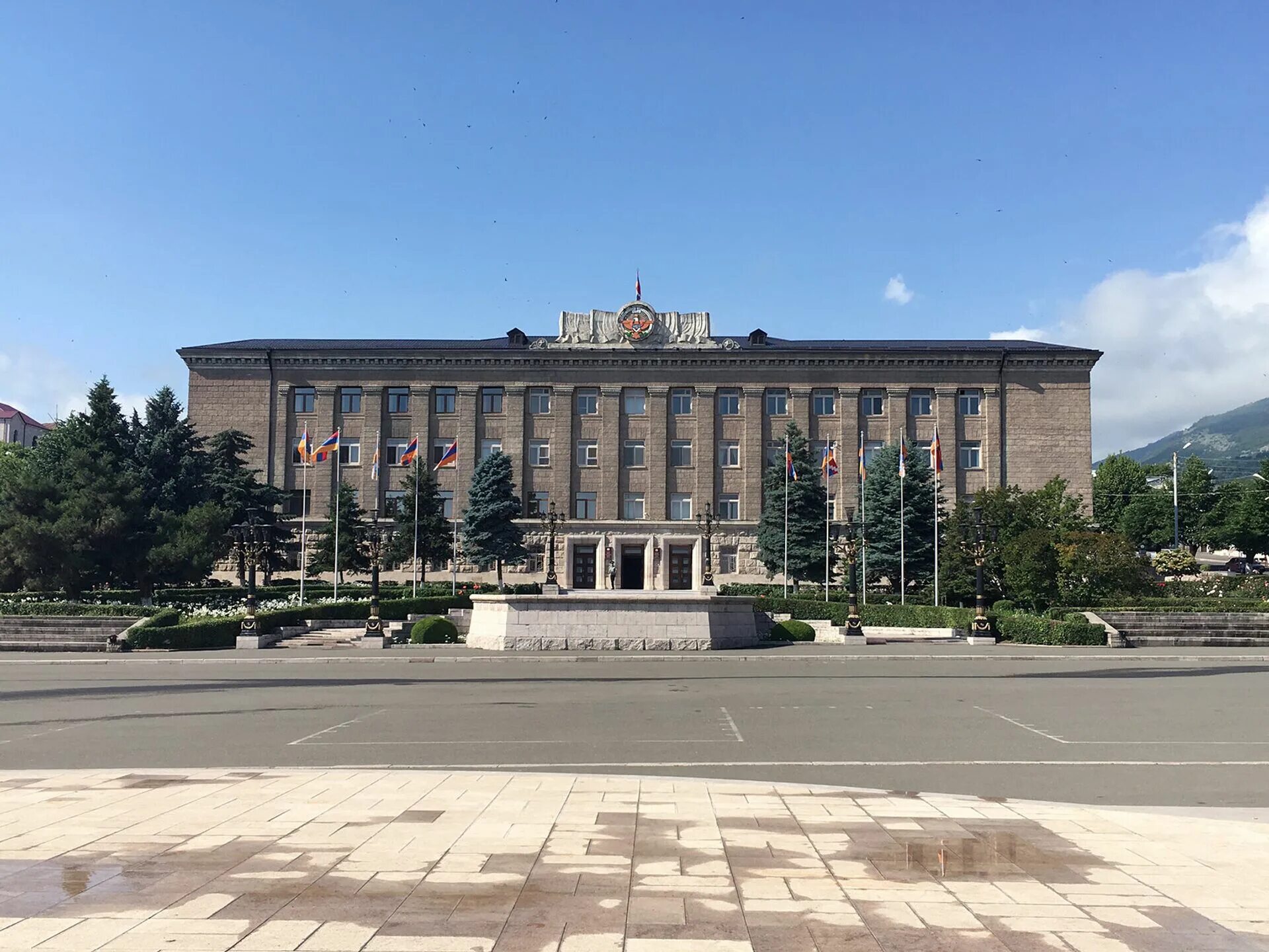 Степанакерт 2025. Город степанакерт нагорный карабах. степанакерт штаб. степанакерт 1990 мэрия. степанакерт здание правительства.