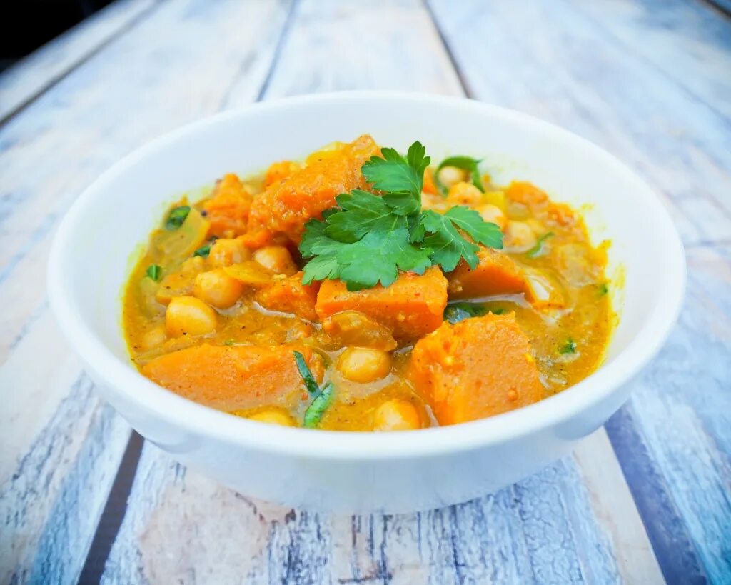Тыквенное карри. Карри с тыквой. Тыквенный карри. Тыквенное карри с нутом. Карри с тыквой.