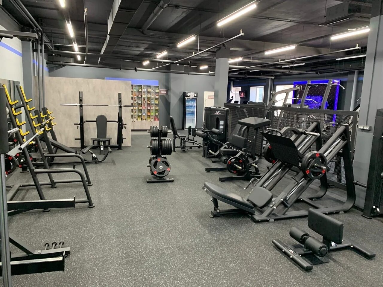 Ленина 108 сыктывкар. Тренажерные залы сыктывкар. Тренажерные залы сыктывкар. Доберман сыктывкар тренажерный зал. Заря в пензе спортклуб арена фотографии.