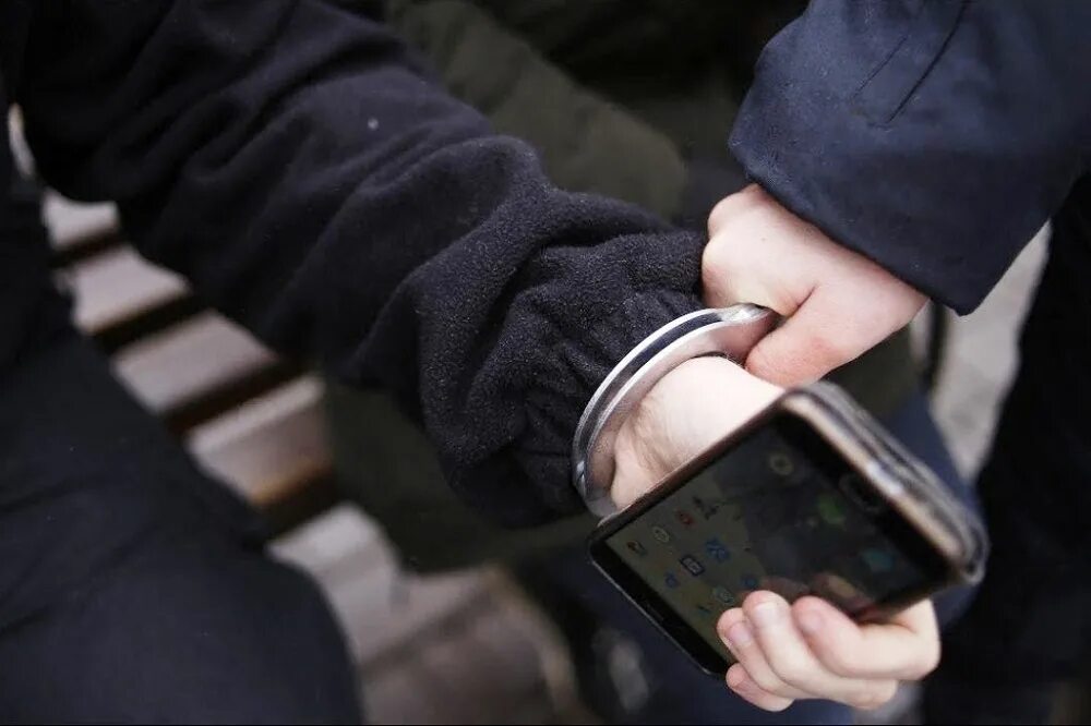 Кража сотового телефона. Кража сотового телефона. Требуют телефон. Передают телефон. Отобрал мобильный телефон.