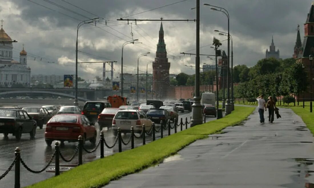 Москва летом. Дождь в Москве. Пасмурный город России. Пасмурная Москва.