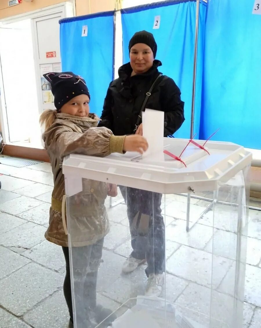 список кандидатов. голосование фото. депутаты тверской области 2 школы. выборы. голосование 25.