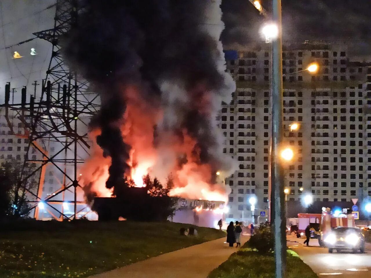 В каком районе петербурга пожар. Пожар у метро приморская спб 19.05.2025. пожар в приморском районе спб. пожар на пионерской. пожары в спб приморский район.