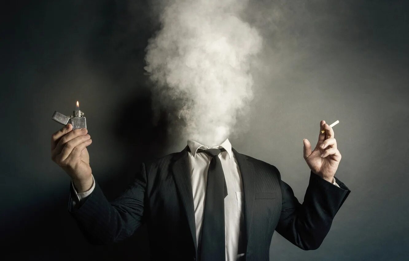 Курящий человек. Фанатично это. Человек курит. Международный день курильщиков трубки. Человек с сигаретой.
