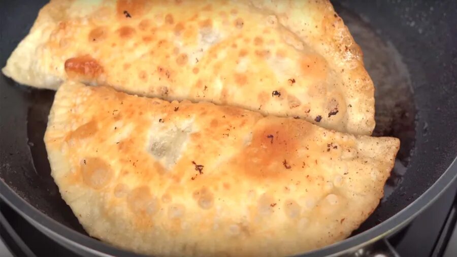 Тесто для чебуреков. Чебуреки домашние. Чебумени. Чебуреки домашние. Фарш для чебуреков.