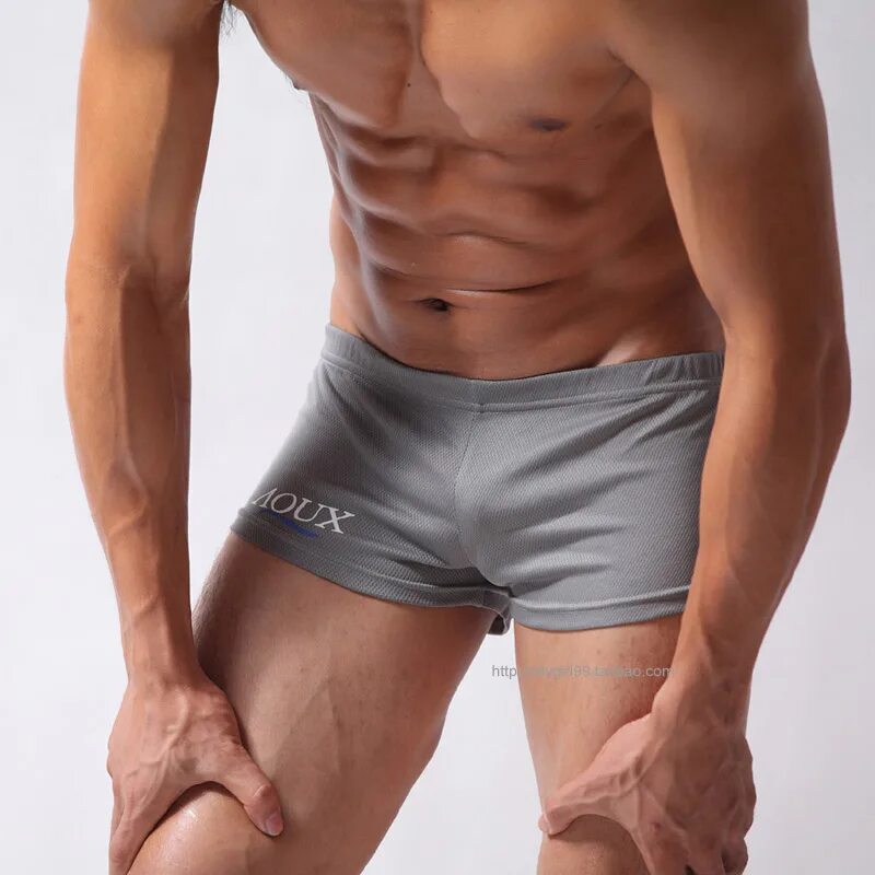 часы из голых людей. мужская анатомия части тела. джинсы с ремнем. человек ниже пояса. мужчина с ремнем.