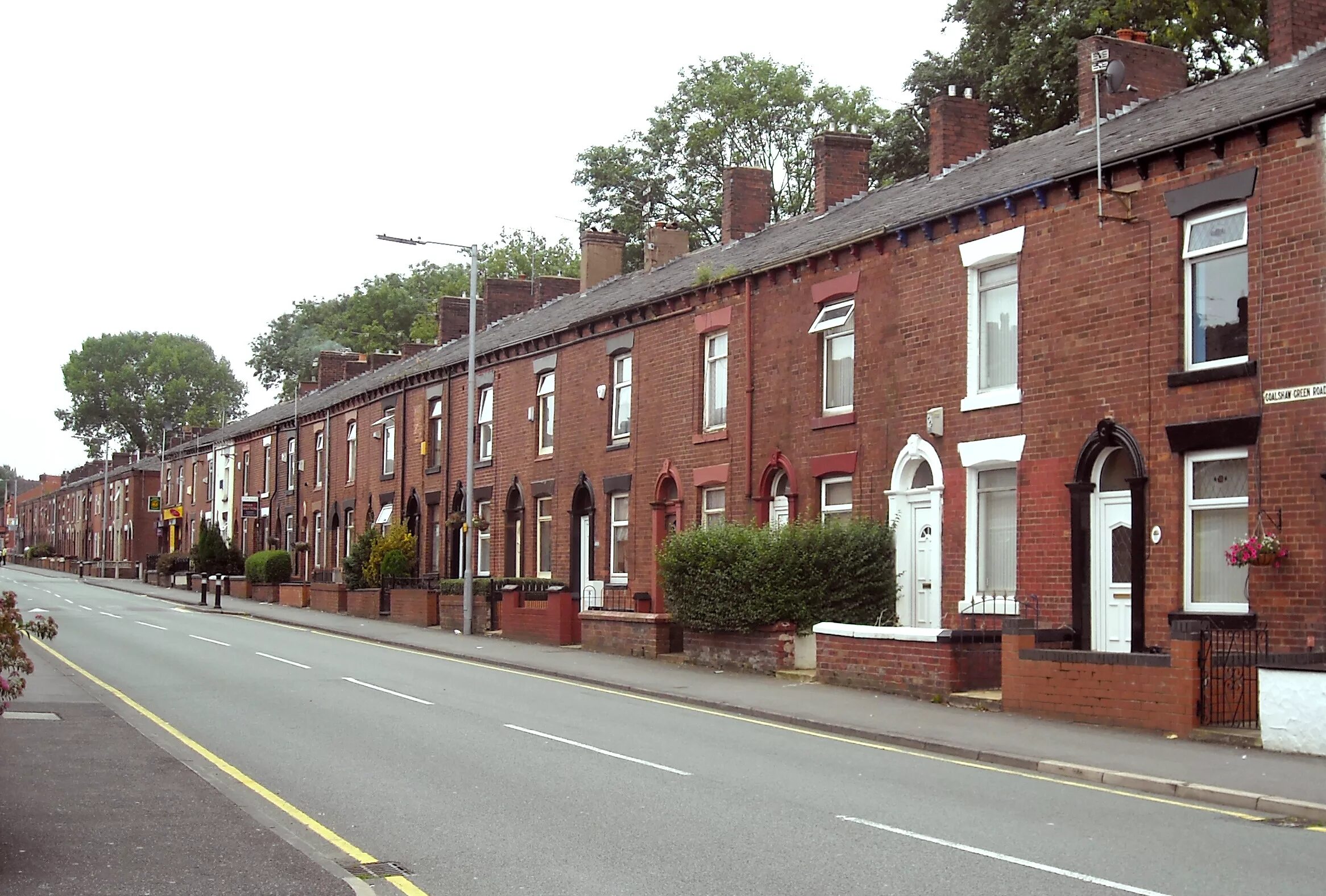 Housing in uk. Terraced Houses в Англии. Terraced Houses (Row House) Великобритания. Блокированная застройка Британия. A Terrace House в Англии.