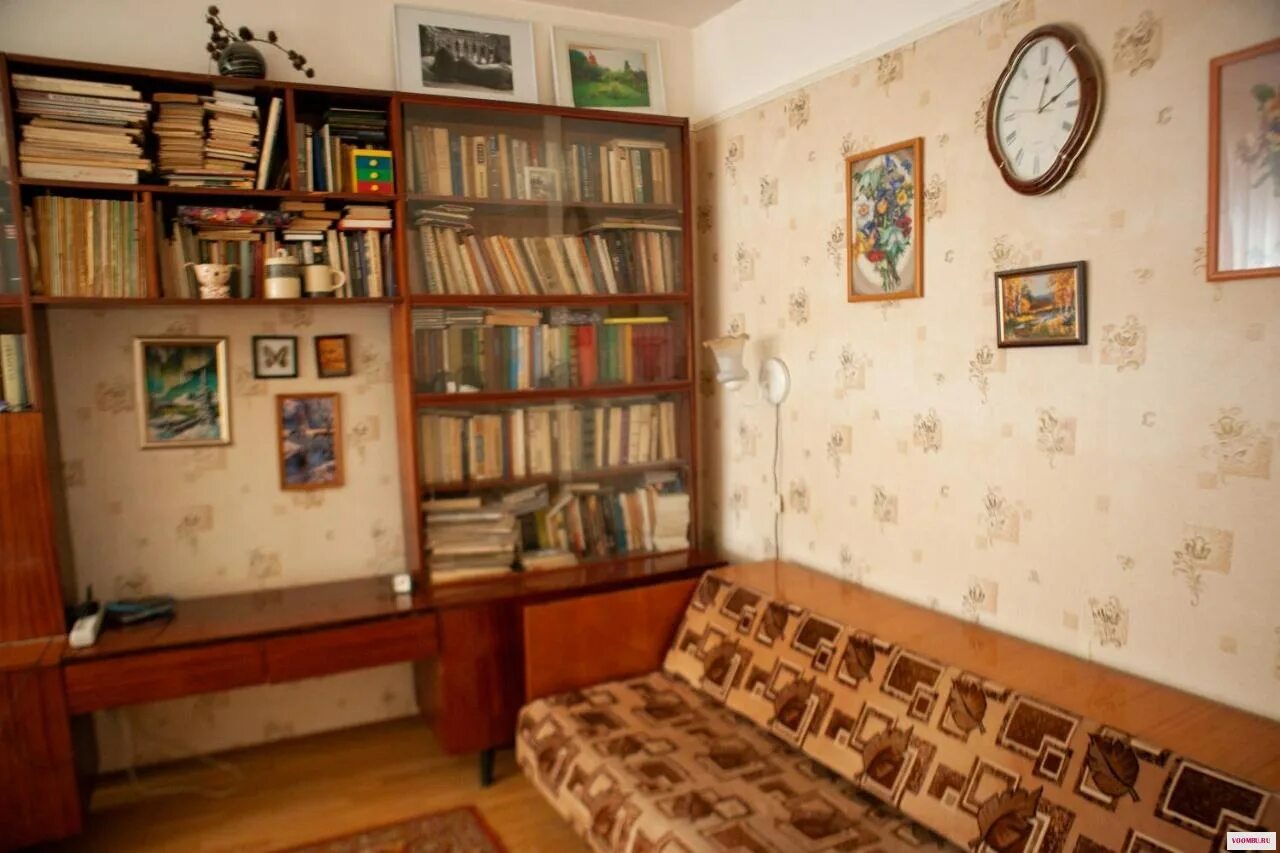Комната в стиле 80-х американские. Комната 80 х. Комната 80 х. Комната 80 х. Румынская мебель 70-80.