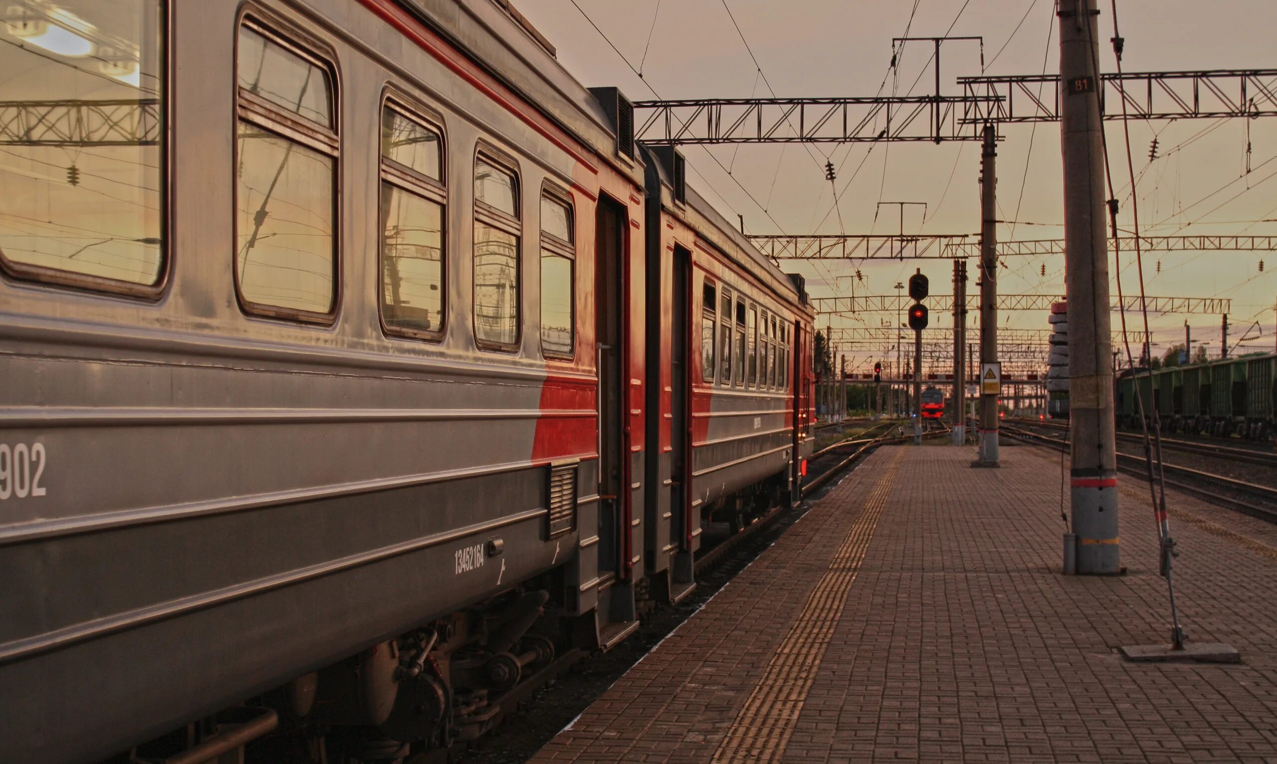 Нижний новгород арзамас 1. Ретропоезд в нижнем новгороде в арзамасе. Арзамас вокзал арзамас 1. Ретро поезд нижний новгород арзамас. Жд станция воркута.