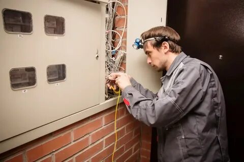 Специалист по подключению интернета