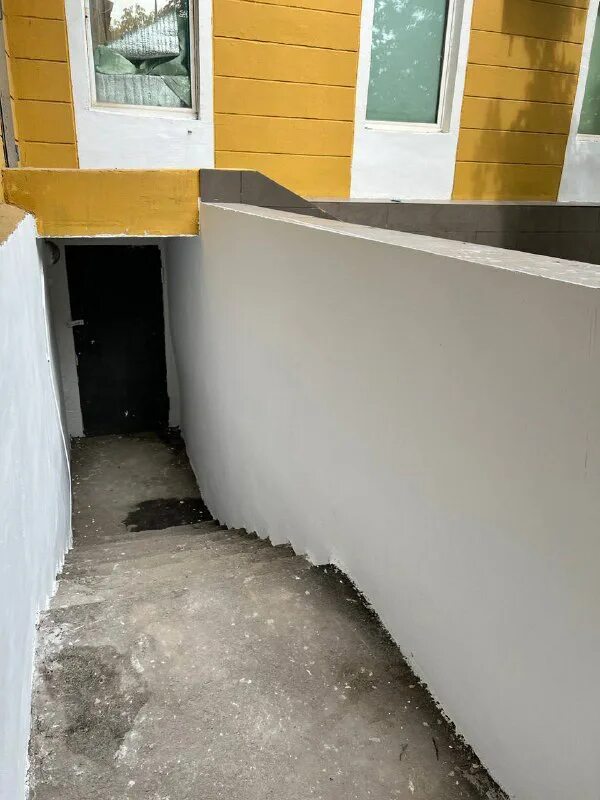 астраханская 118б саратов. подвал. во дворе нет выезда. екатерининская 53 пермь. болотниковская улица дом 5 корпус 3.