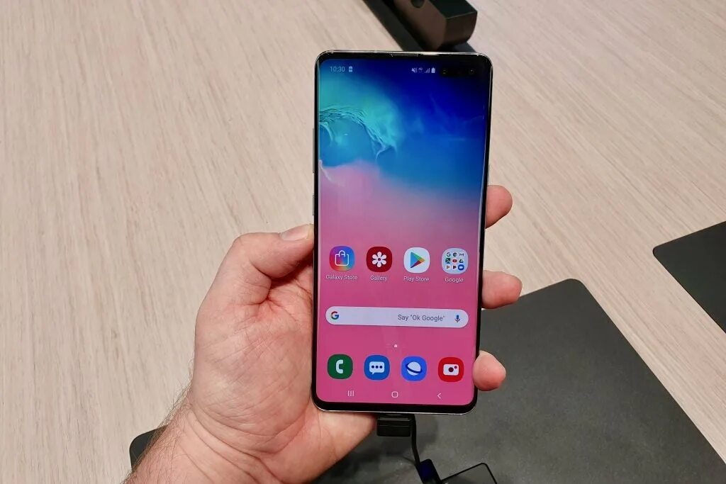 Лучший телефон с памятью 256 гб. Samsung s10+ 5g. Samsung Galaxy s10 5g. Samsung Galaxy s10e 5g. Samsung Galaxy 10 5g.