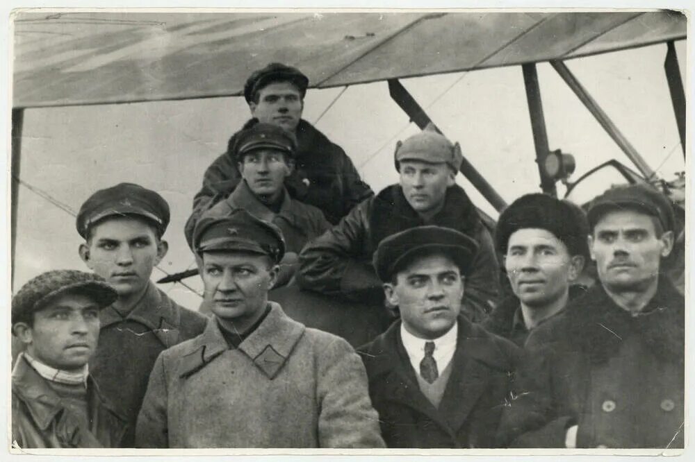 Летчики 1930-х годов. Осоавиахим досааф. Чем в предвоенные годы занимался осоавиахим мэш. Чем в предвоенные годы занимался осоавиахим мэш. Краеведческий музей абдулино.