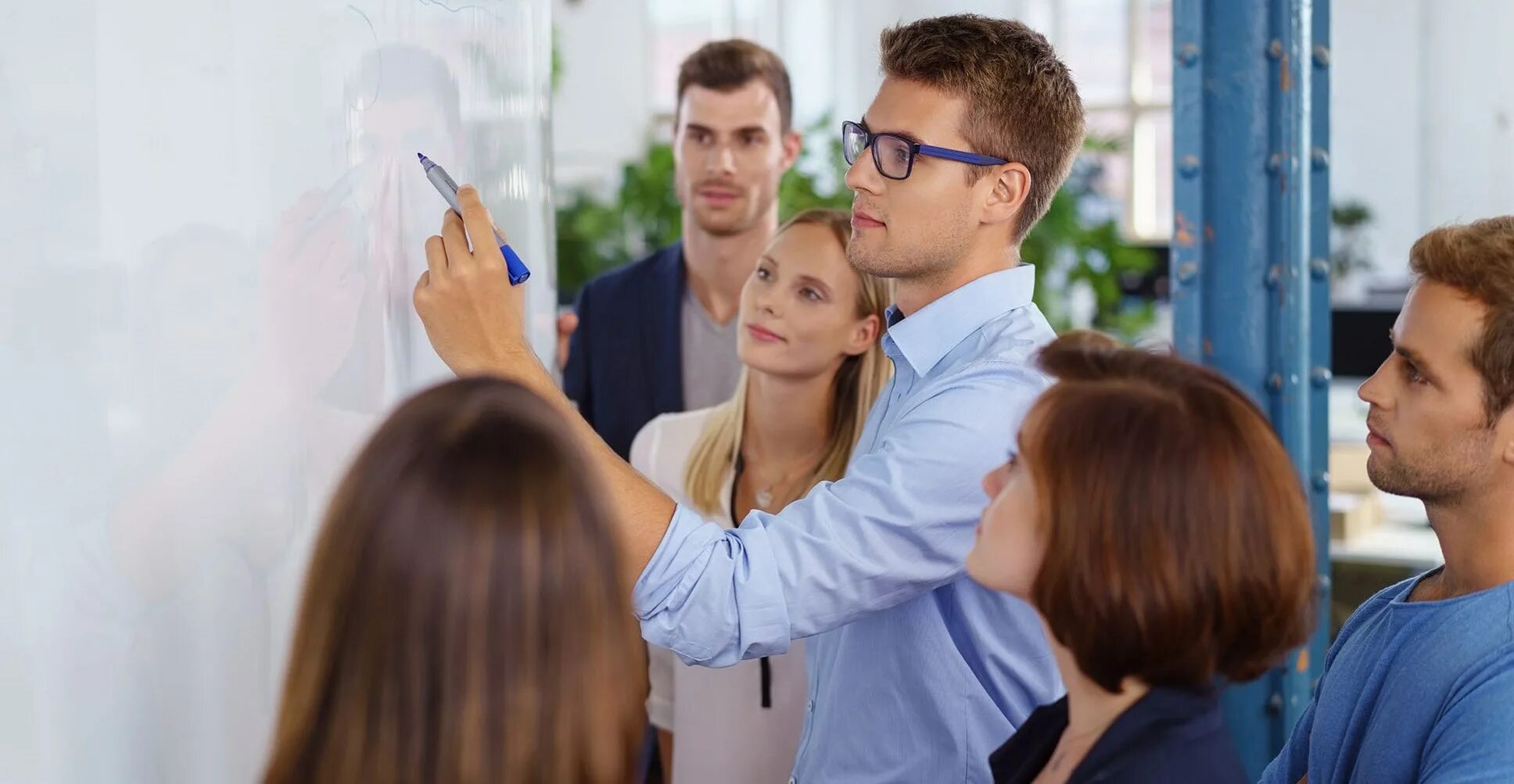 дружный коллектив. дружный коллектив. обучение и многое другое. школьник выбирает профессию. успешная карьера.