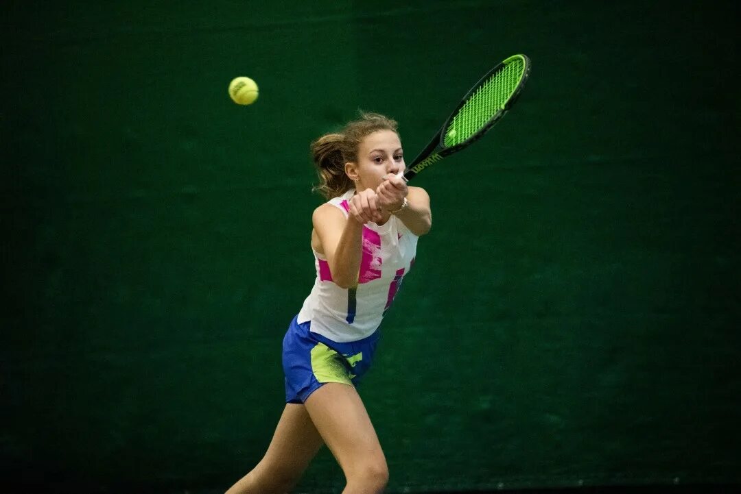 Ao tennis 2. Спорт англия теннис. Настольный теннис эстетика. Теннисная школа. Н теннис теннис 1.