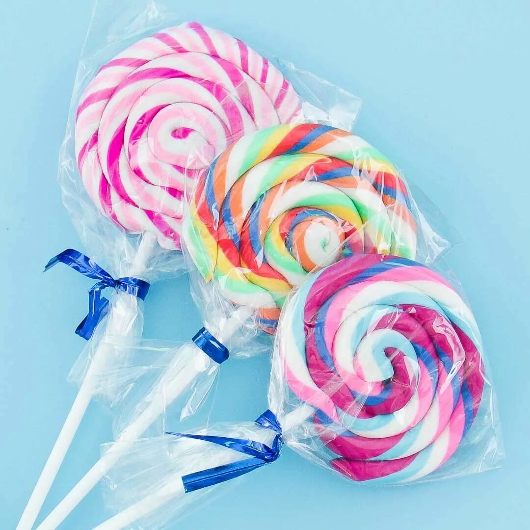 Конфета картинка. Включи конфетка 2. Девушка лижет леденец рисунок. Конфетка 2 выпуск звезды. Шоу конфетка 2 выпуск.