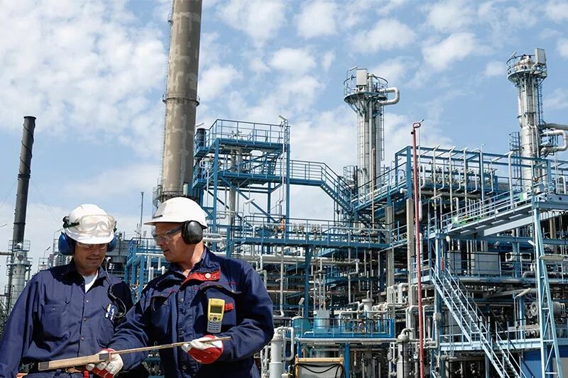 Газа и дальнейшей. Нефтехимической и газовой промышленности. Газовая промышленность. Газовая отрасль работник. Работников нефтяной, газовой и топливной промышленности.