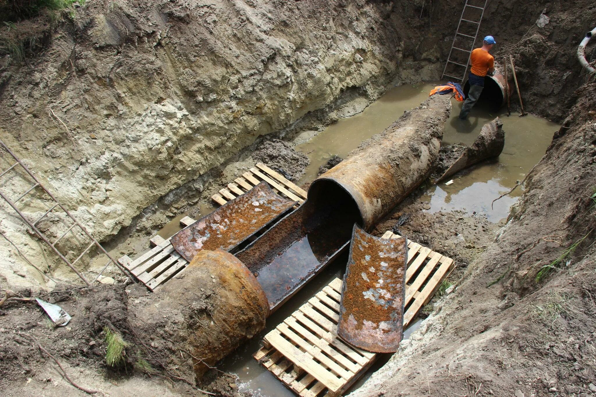 Трубы водоснабжения. Трубы под землей. Сети водоснабжения. Реконструкция водопровода.