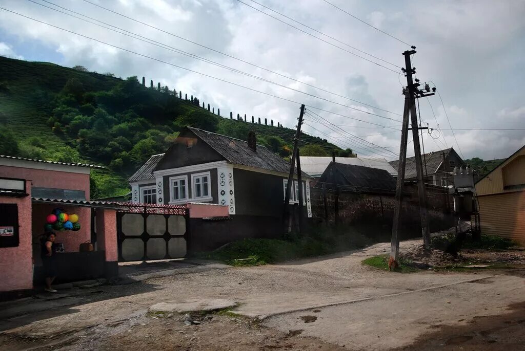 Погода поселок каменномостском. Село Сармаково КБР. Село Каменномостское КБР. Горы в Сармаково. Каменномостское КБР достопримечательности.