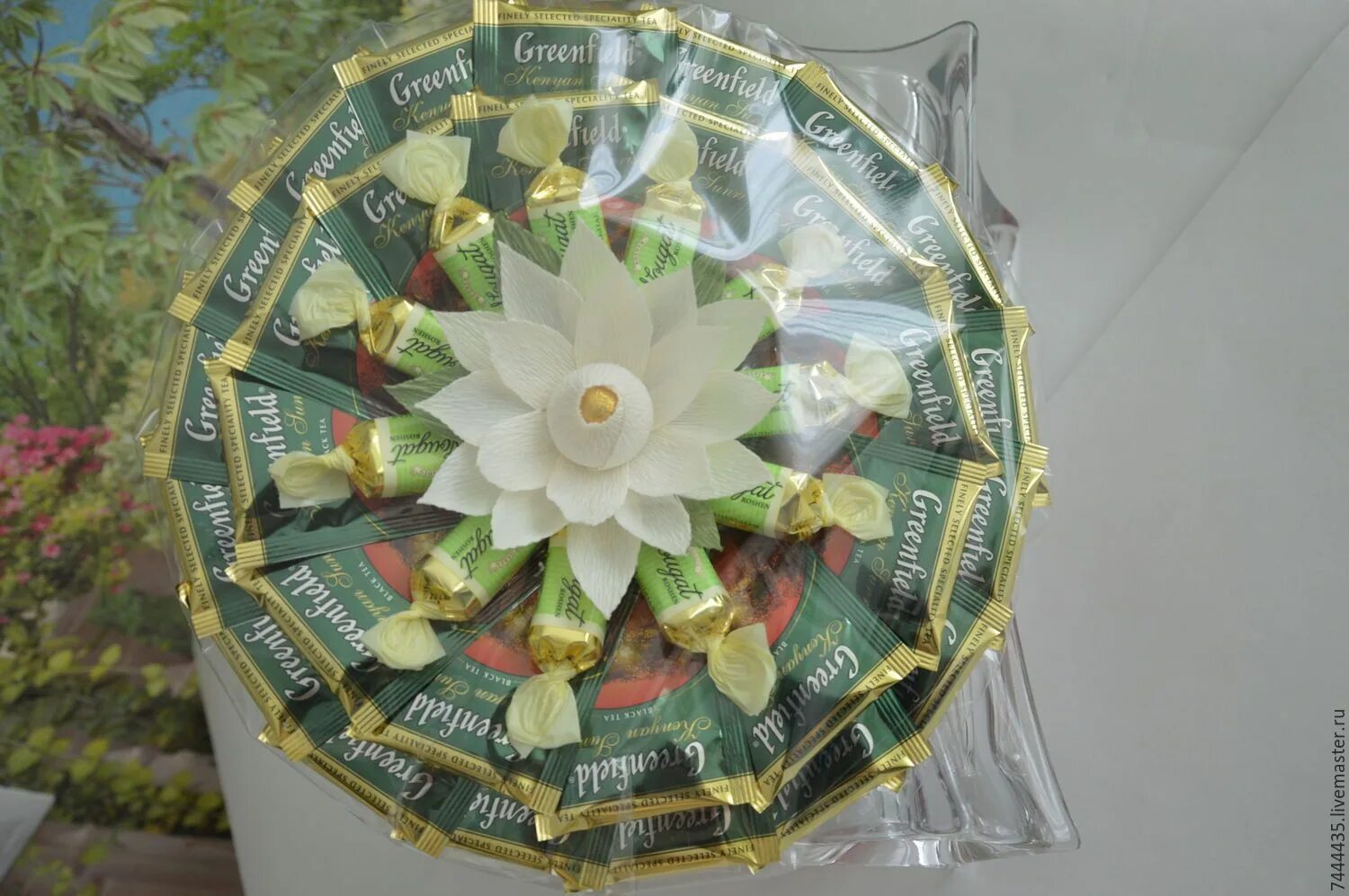 Букет из пакетиков чая greenfield. Чайно-конфетный букет. Букет из пакетиков чая greenfield. Букет из чая. Букет из пакетиков чая.