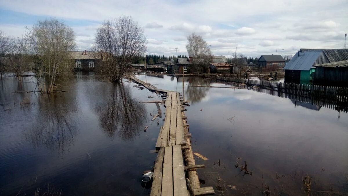 Уровень воды в каме на сегодня сарапул. Гольяны Удмуртия. Гольяны Удмуртия Кама. Кама в Тюлькино уровень воды. Река Кама гольяны.