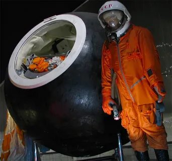 Назови космонавтов