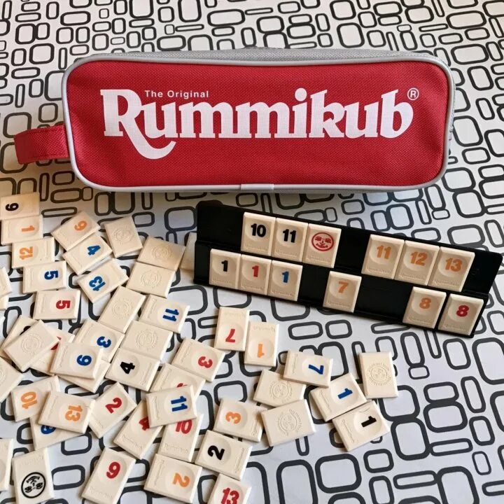 Руммикуб. Руммикуб в пенале. Настольная игра руммикуб. Руммикуб в пенале. Руммикуб дорожная версия в пенале.