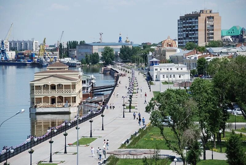 Астрахань на три дня. Астрахань набережная волги. петровская набережная астрахань. астрахань волжская набережная. центральная набережная астрахань.