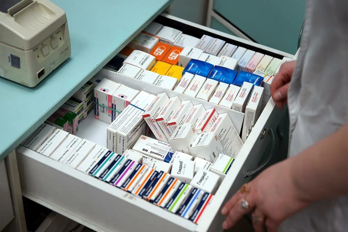 Помещение для хранения лекарственных средств. Помещение для хранения лекарственных средств. Хранение лекарственных препаратов в аптеке. Склад для хранения лекарственных препаратов. Оборудование хранения лекарственных препаратов.