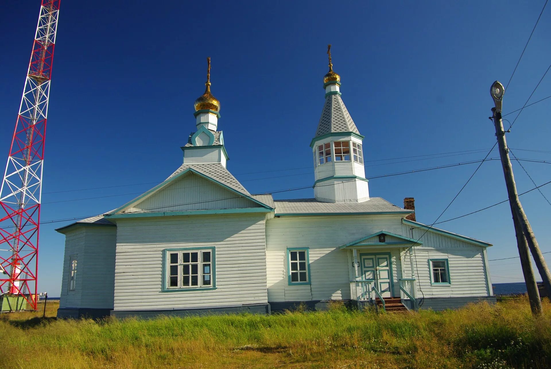 Кашкаранцы Церковь. Храм Тихвинской Божией матери в Кашкаранцах. Кашкаранцы табличка Тихвинская Церковь. Маяк Кашкаранцы Мурманская область.